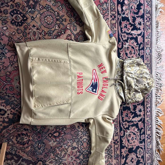 Nike - Picture 2 of 3